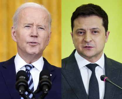 조 바이든(왼쪽) 미국 대통령. 볼로디미르 젤렌스키(오른쪽) 우크라이나 대통령. AP 연합뉴스