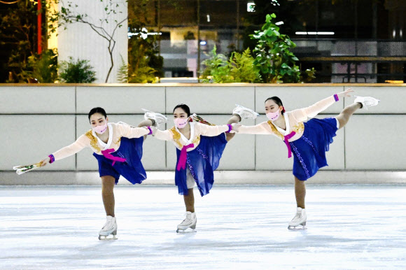 삼일절 맞이 한복-부채춤 피겨 공연