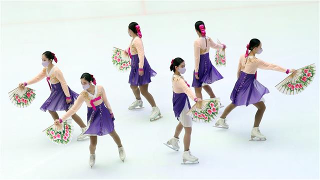 은반위의 부채춤 공연