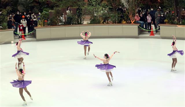 한복 피겨스케이팅 공연