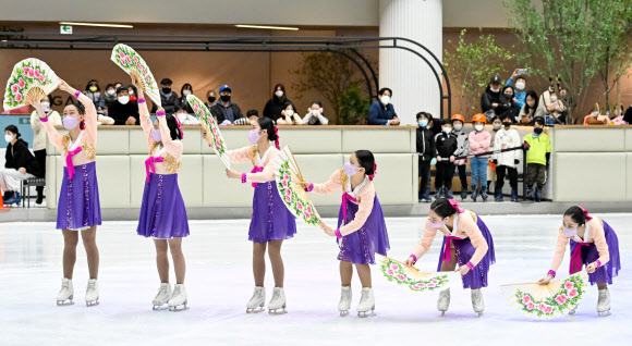 삼일절 맞이 한복-부채춤 피겨 공연