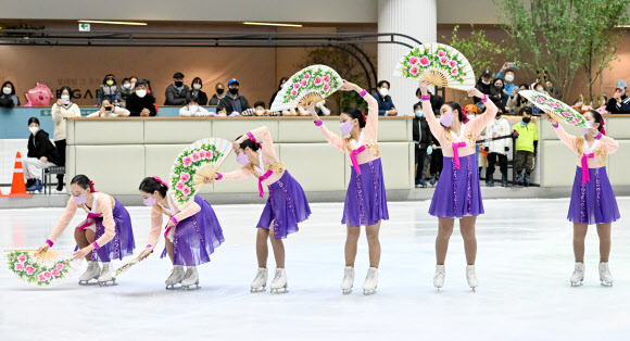 삼일절 맞이 한복-부채춤 피겨 공연