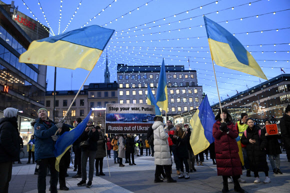 1일(현지시간) 스웨덴 스톡홀름에서 러시아의 우크라이나 침공을 규탄하는 시위가 열렸다.