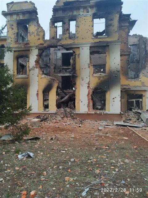 지난달 28일 우크라이나 수도 키이우(키예프)에서 6㎞ 떨어진 스뱌토페트롭스케에 있는 3층 건물이 러시아군의 포격으로 완파된 모습. 강정식 교수 제공