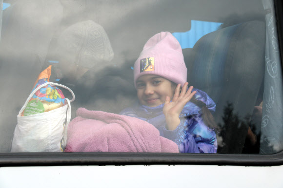 ‘어둠 속 빛나는 미소’