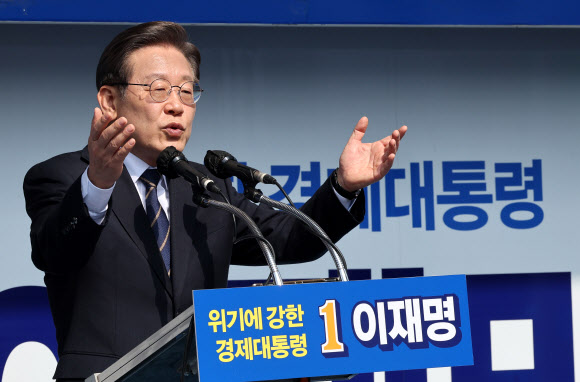 홍천에서 지지호소하는 이재명 대선후보