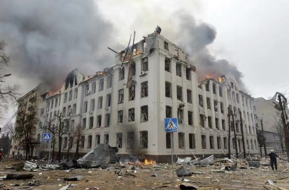 웨이보에 올라온 러시아군 폭격을 받은 우크라이나 하르키우의 한 대학. 웨이보 캡처