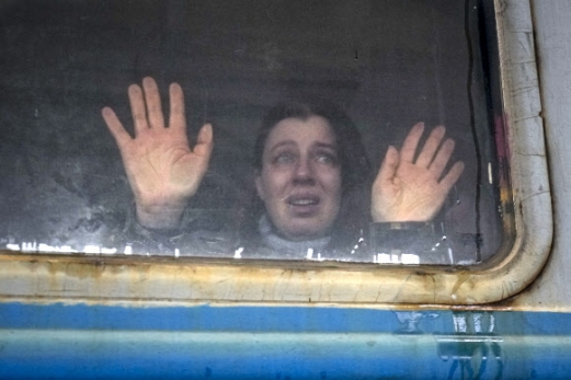 인구 3700만명이 넘는 우크라이나는 지난 24일 러시아의 침공 후 국민들의 인근 국가로의 탈출 행렬이 이어지고 있다(위 기사와 직접적 관련 없음). AP연합뉴스