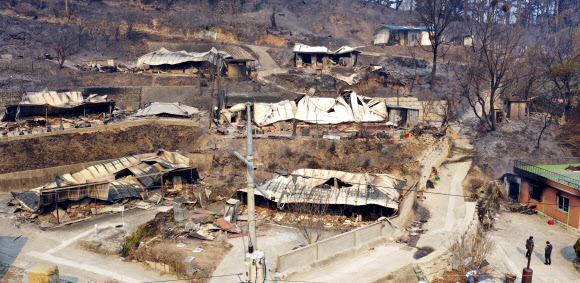 한순간에 잿더미 된 마을