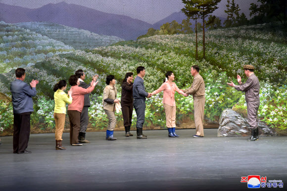 북한, 국제부녀절 맞아 각지서 축하공연