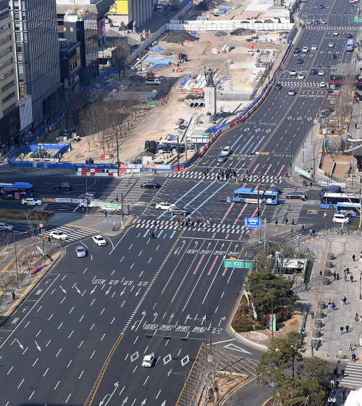 제20대 대통령 선거일인 9일 서울 광화문 광장 인근 교통이 여유로운 모습을 보이고 있다. 2022.3.9 오장환 기자