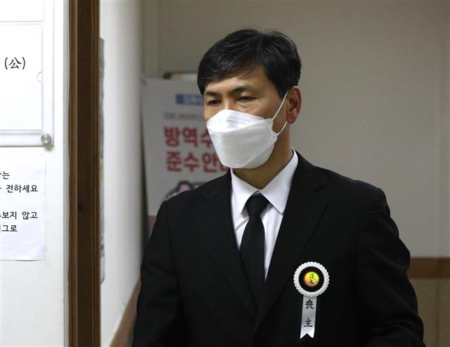 굳은 표정의 안희정 전 지사