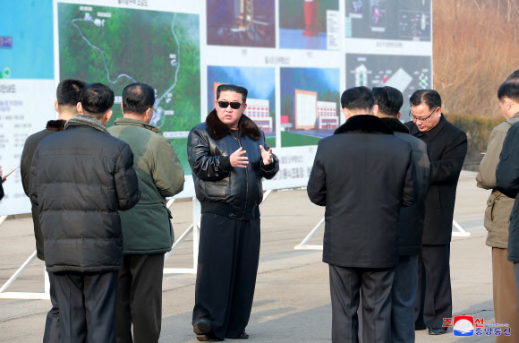 북한 김정은, ICBM 발사가능 서해위성발사장 현지시찰