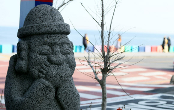 미소 짓는 제주