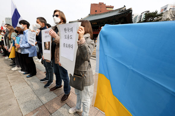 우크라이나 침공 중단 촉구하는 주한 러시안인들