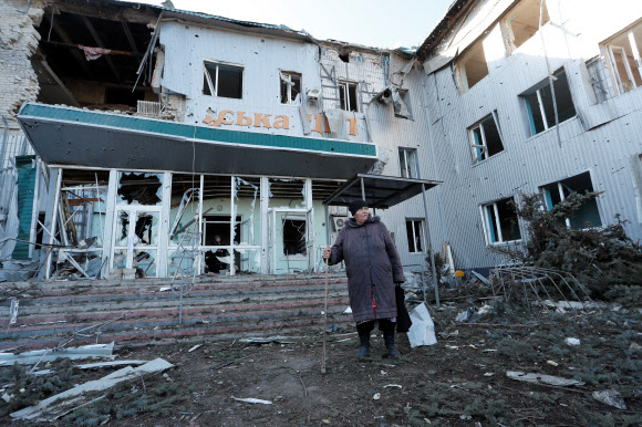 폭탄 맞아 폐허로 변한 우크라 도네츠크 병원 건물