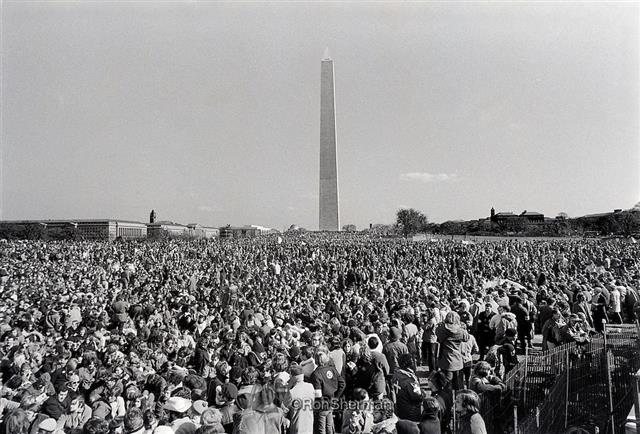 그해 10월 15일 워싱턴의 모라토리엄 시위 모습. 이 두 장면은 1969년의 상징으로 미국에서 이런 군중은 다시 보기 어려울지도 모를 일이다. ⓒJim Marshall photography LLC·AP포토