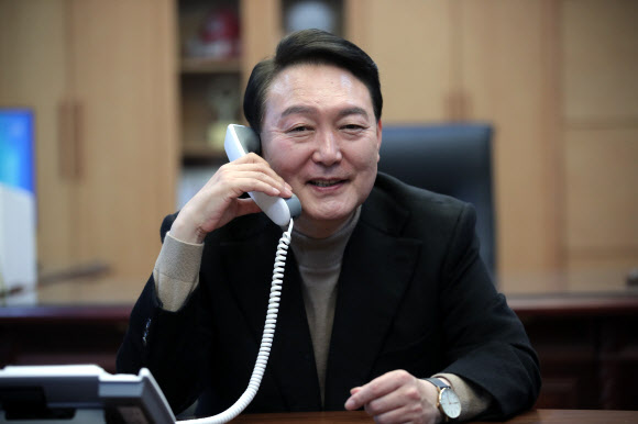 윤석열 당선인, 보리스 존슨 영국 총리와 통화
