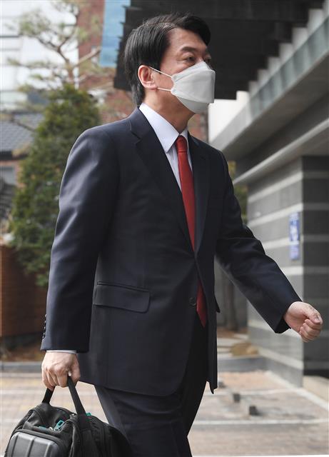 안철수 인수위원장, 통의동 첫 출근