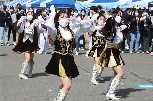 다시 만나는 캠퍼스 칼군무