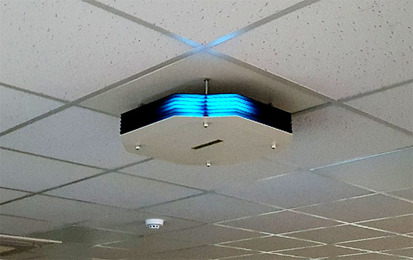 제이씨스퀘어 ‘스마트병원 바이러스 케어 솔루션’은 필립스 ‘UV-C 공기살균기’에 공기질센서, IoT 등을 적용한 통합관제 시스템이다. 사진은 천장에 설치된 필립스 UV-C 공기살균기. 제이씨스퀘어 제공