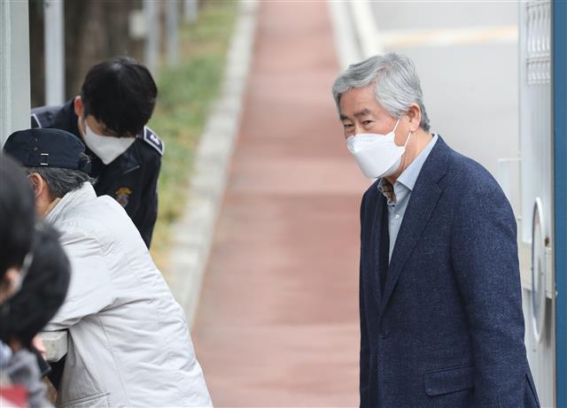 가석방으로 출소한 최경환 전 부총리