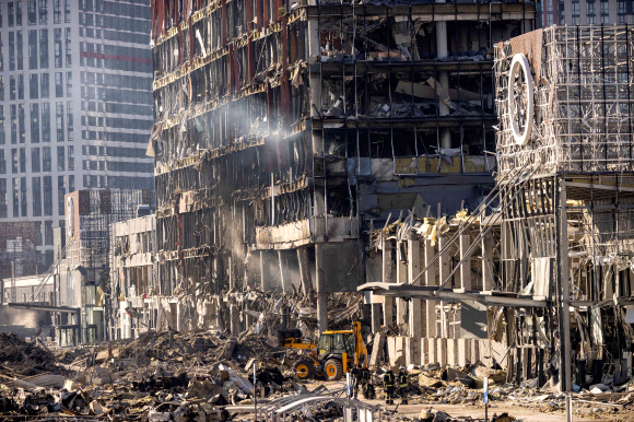 완전히 파괴된 키이우 쇼핑몰… 최소 8명 사망