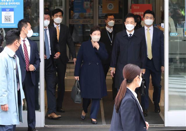 퇴원하는 박근혜 전 대통령, 대구로 낙향