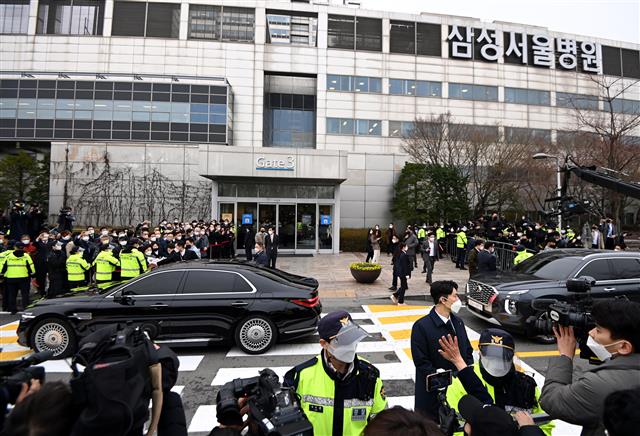 퇴원해 현충원으로 향하는 박근혜 전 대통령