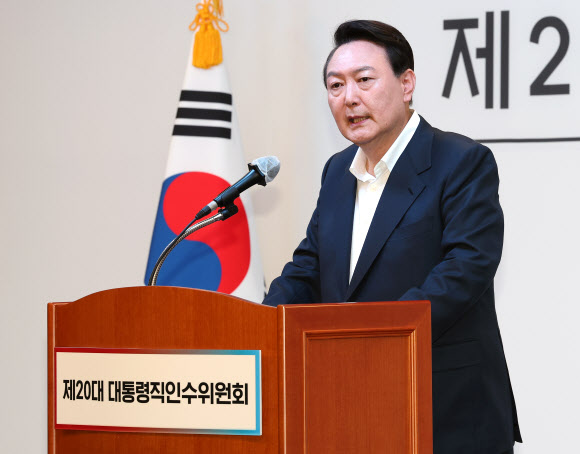 인수위 워크숍 인사말 하는 윤석열 당선인