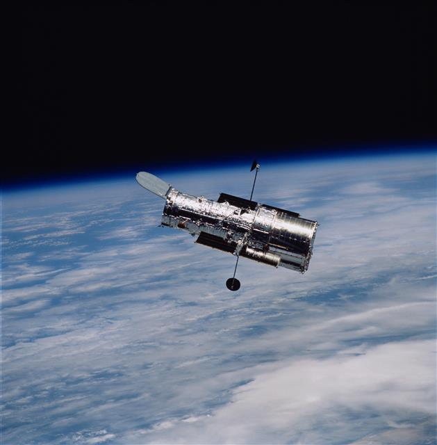 지난해 말 30년 만에 우주 탐사 임무를 마치고 퇴역한 허블우주망원경은 55만 5500t의 이산화탄소를 배출한 것으로 조사됐다. 미국항공우주국(NASA) 제공