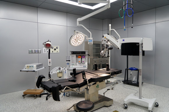 한국 지원 받아 신축된 캄보디아 병원 이비인후과 병동