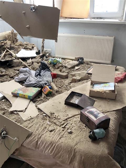 ‘박살난 남아니따양 집’