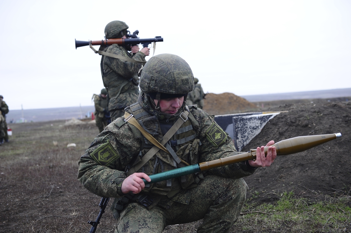 우크라이나 접경 지역서 훈련하는 러시아군