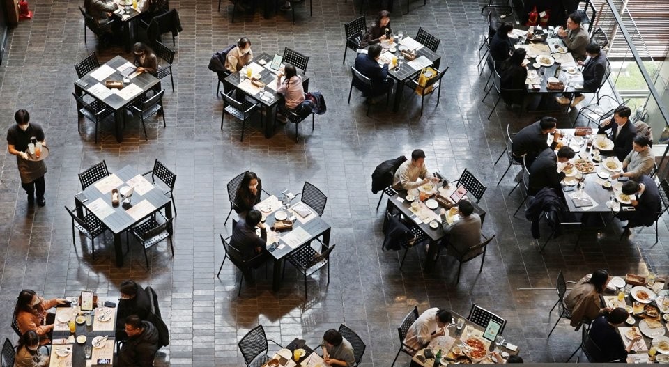 서울의 한 식당에 사람들이 앉아 있는 모습. 연합뉴스 자료사진