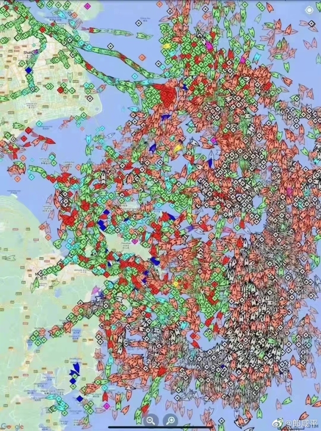 지난 2일 상하이 앞바다의 화물선 이동 동향을 나타낸 지도. 량셴핑 홍콩중문대 교수 웨이보