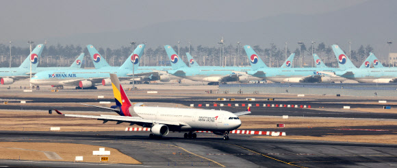 인천공항 전경. 연말까지 국제선 운항률이 코로나 19 사태 이전의 50% 수준까지 회복된다.