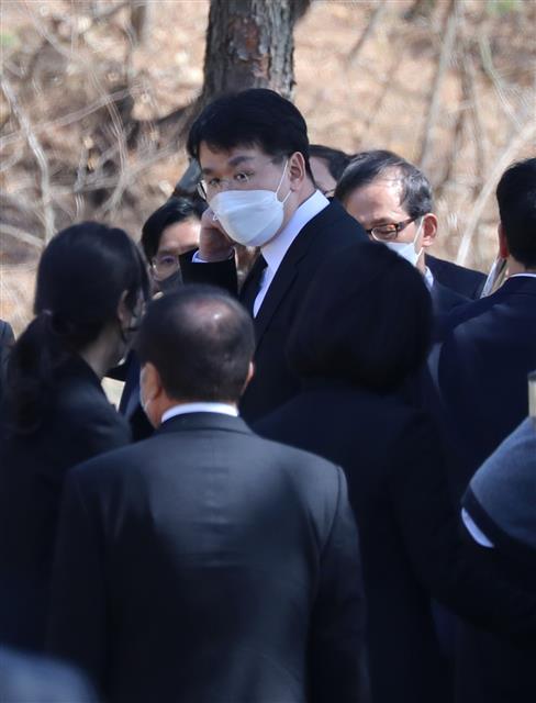 추모행사 마치고 내려온 조원태 회장