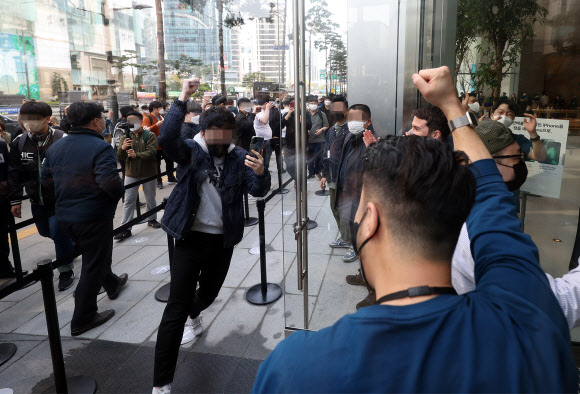 문 열린 ‘애플 명동’