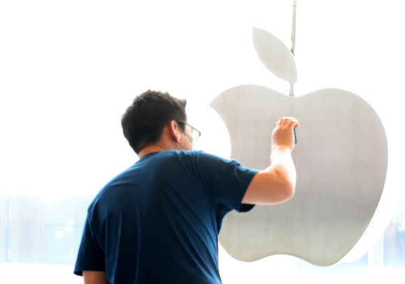 ‘여기는 애플 명동’