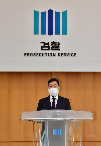 김오수 검찰총장이 11일 전국 검사장회의에 앞서 직을 걸고 검수완박을 저지하겠다는 발언을 하고 있다. 오장환 기자