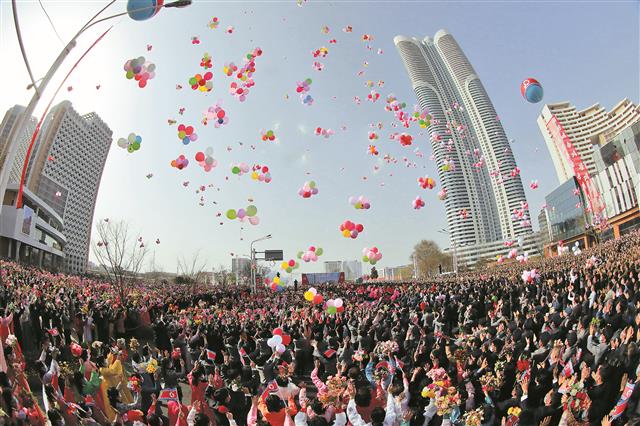 북한, 송신·송화지구 1만 세대 살림집 준공…“환희의 축포 터져”