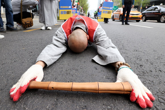 ‘우크라이나 평화 위해’