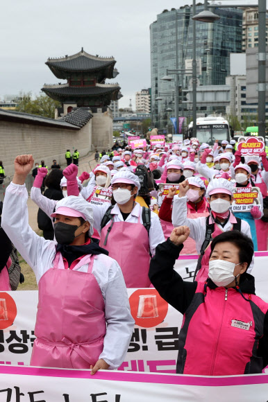 학교 급식 현장 인원 공백 해결 촉구