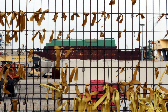 녹슨 철망과 빛바랜 리본…세월호 8주기 앞둔 목포신항