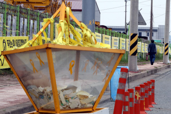 다시 찾아온 추모객