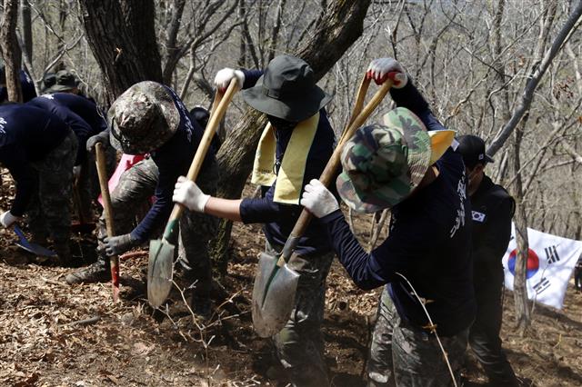 화순 백아산 일대서 국군 추정 유해 발견