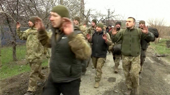 포로 된 우크라 군인들