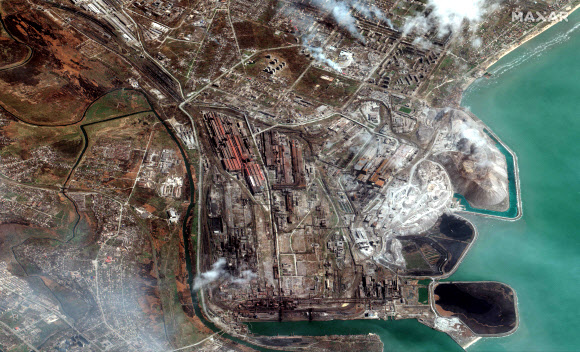 미국 민간위성 업체 막사테크놀로지가 12일 촬영한 우크라이나 마리우폴의 아조우스탈 제철소. 2022.4.12 막사테크놀로지 제공 AFP 연합뉴스