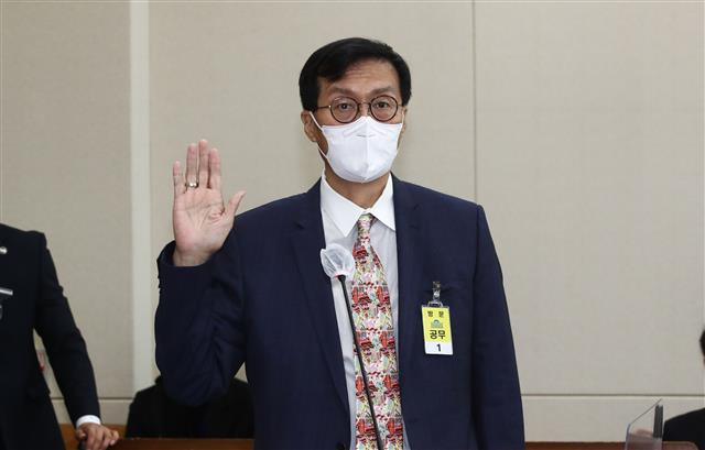 이창용 한국은행 총재 후보자 ‘청문회 선서’